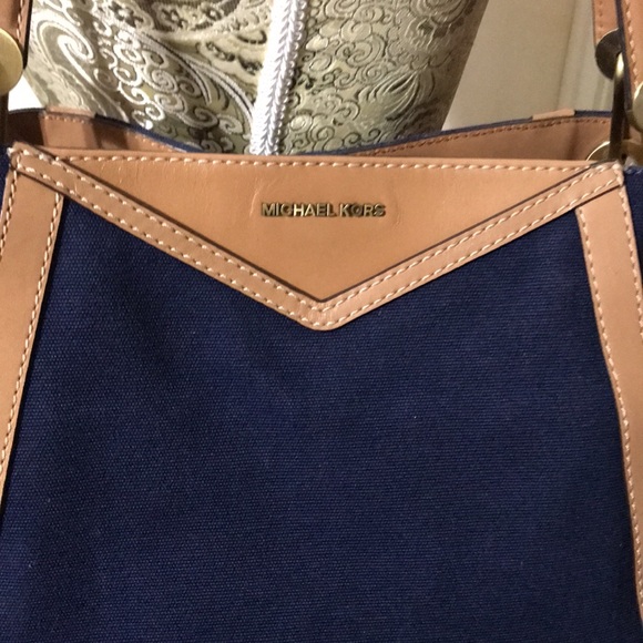 Michael kors canvas with leather trim triple compartments shoulder bag. - Picture 9 of 14